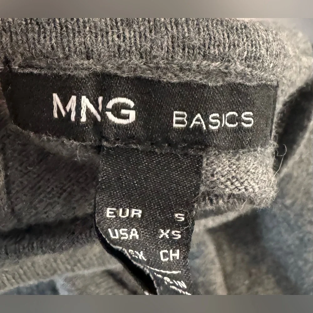 MANGO MNG Basics Gray Sweater Bows Keyholes  XS Quiet Luxury Long Sleeve Light